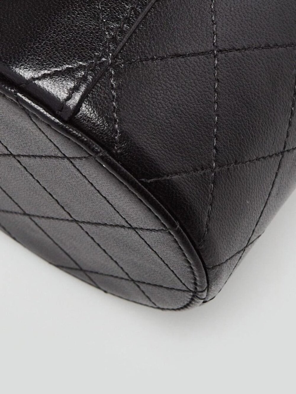 Chanel Black Quilted Lambskin Leather Chain and Charm Vanity Case Bag - Picture 6 of 11